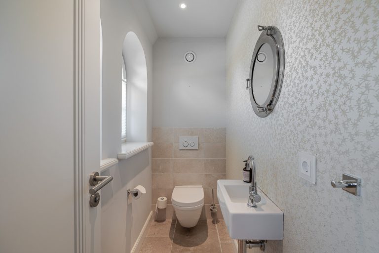 Gäste-WC in einer Ferienwohnung auf Sylt