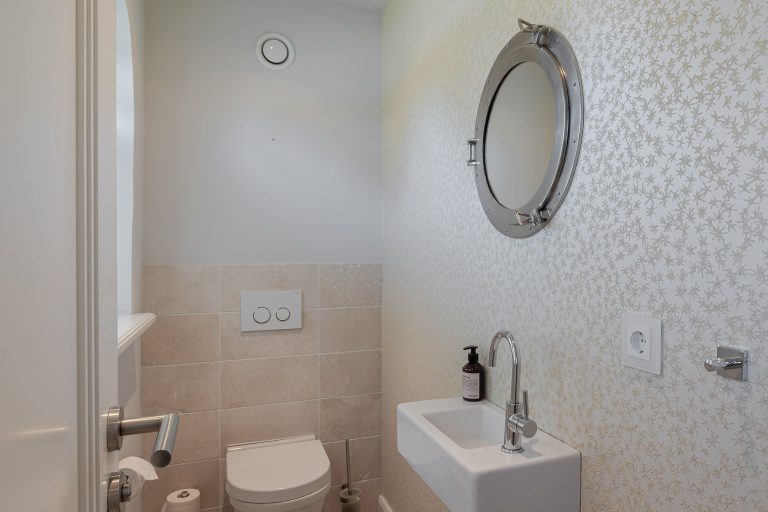 Gäste-WC in einer Ferienwohnung auf Sylt