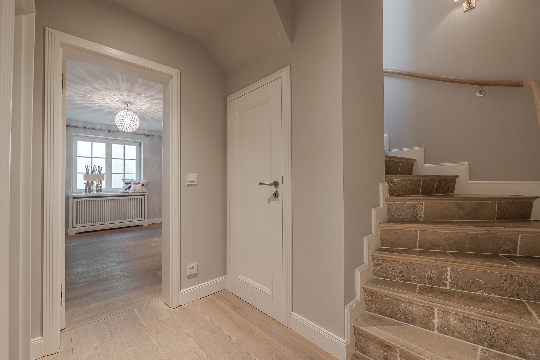 Flur mit Treppe in einer Ferienwohnung auf Sylt