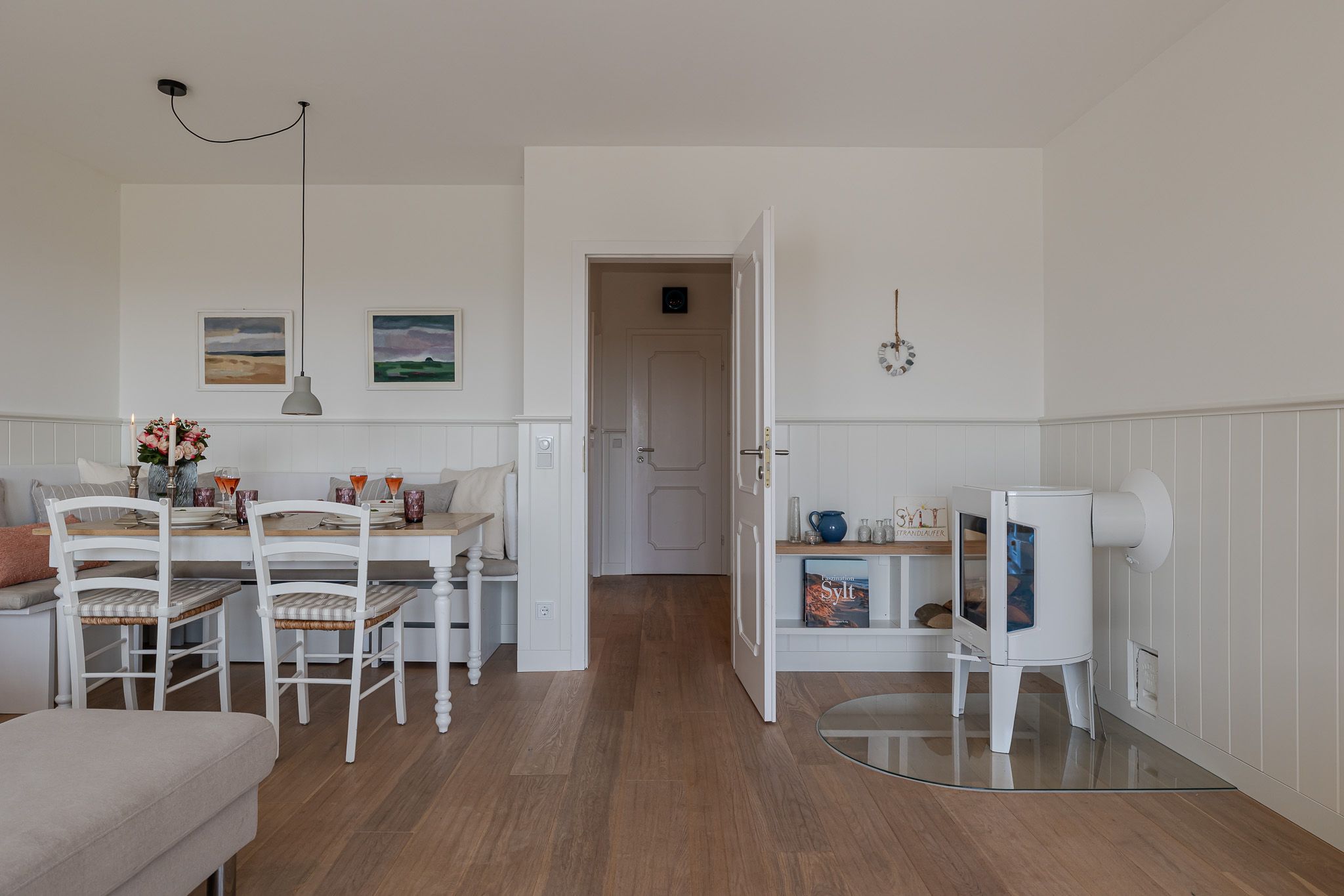 Schöner Wohn- und Essbereich in einer Ferienwohnung auf Sylt