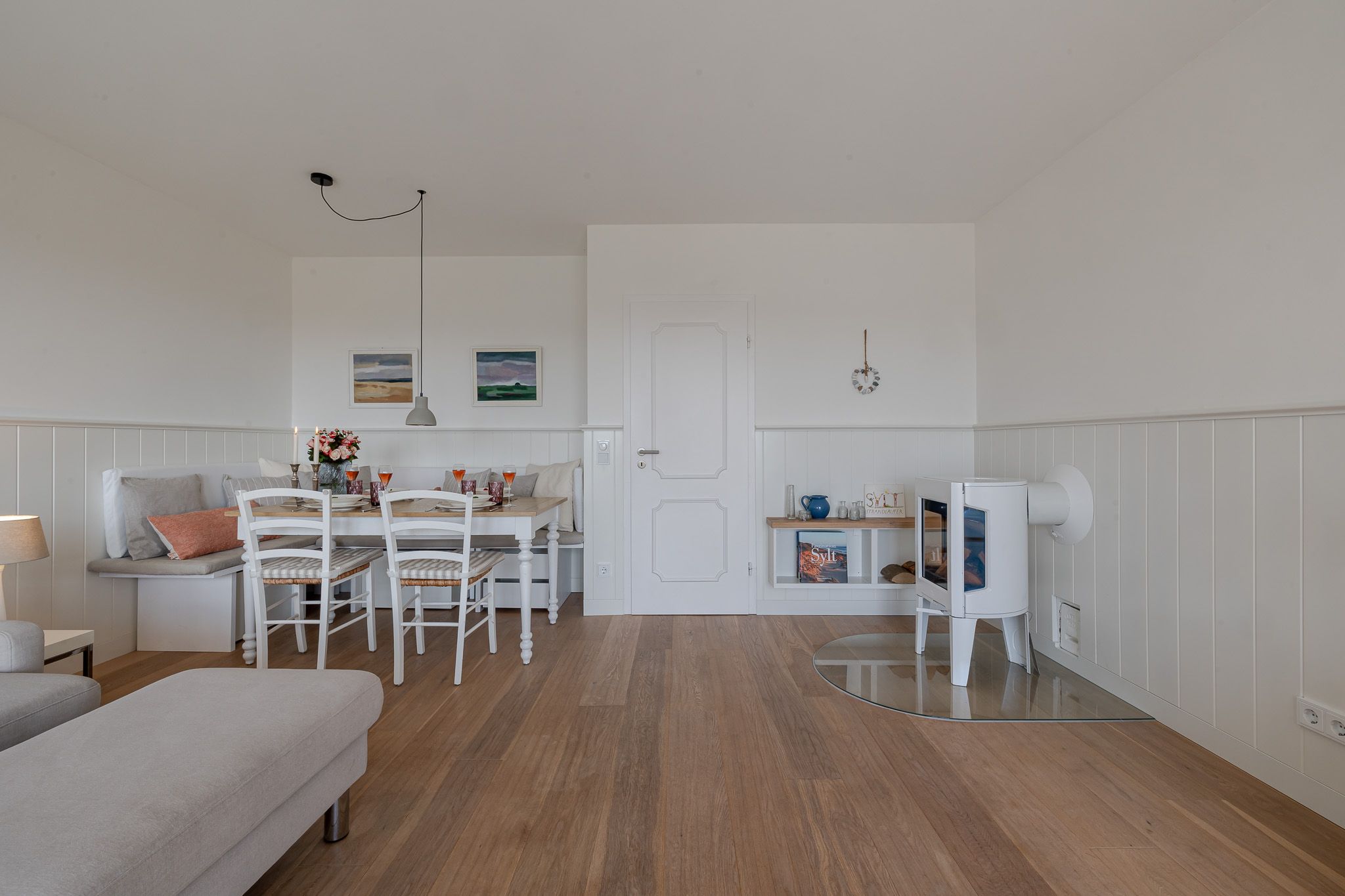 Schöner Wohn- und Essbereich in einer Ferienwohnung auf Sylt