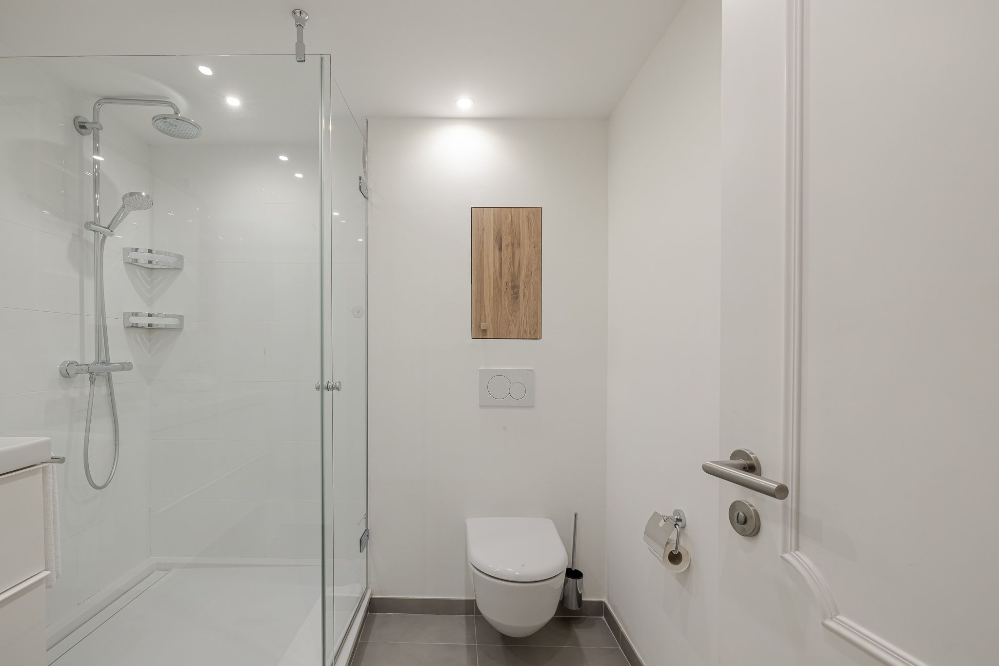 Helles Badezimmer in einer Ferienwohnung auf Sylt