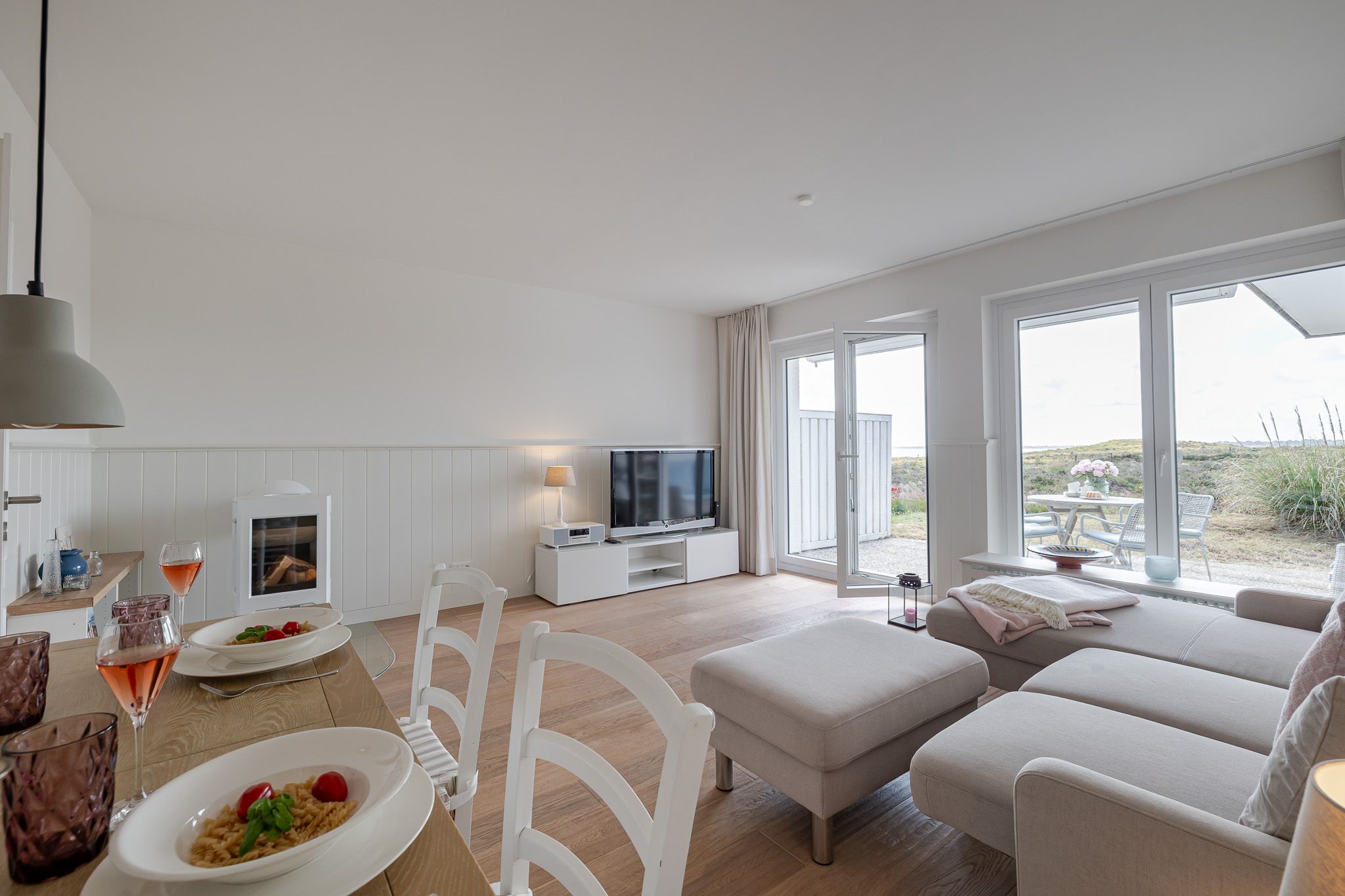 Schöner Wohn- und Essbereich in einer Ferienwohnung auf Sylt