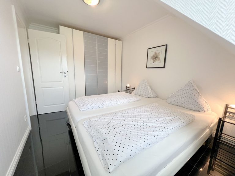 Schlafzimmer in einer Ferienwohnung auf Sylt