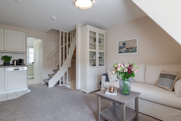 Küche und Wohnbereich in einer Ferienwohnung auf Sylt
