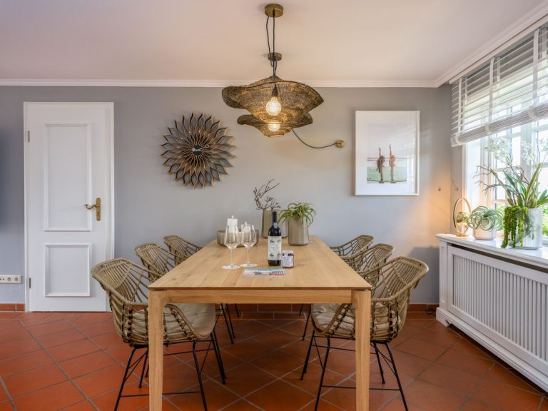 Esstisch in einer Ferienwohnung auf Sylt