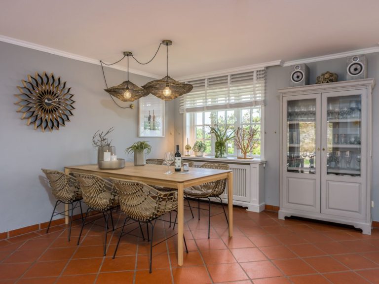 Esstisch in einer Ferienwohnung auf Sylt