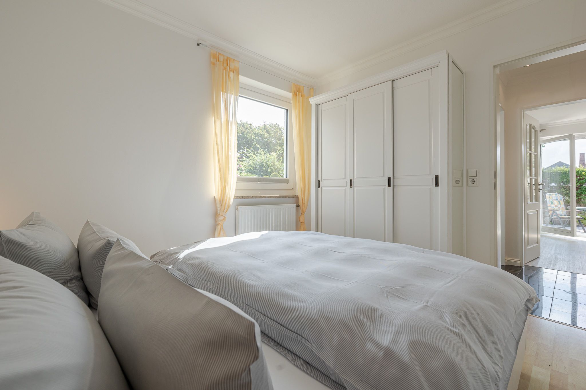 Schlafzimmer in einer Ferienwohnung auf Sylt